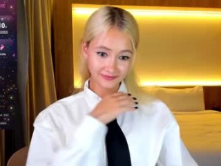 lily444ever blonde teen and her wet little pussy, live on webcam