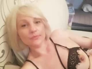 eva906090 blonde and her wet little pussy, live on webcam
