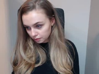 beckytras young girl who like to show live sex via webcam