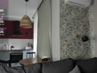 julia_jellyfish naughty pleasuring her lovely little pussy on webcam