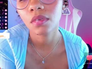 melanieryann_ dollface fighting for your attention with her hot body