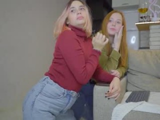 _littlesweetgirl_ young cam girl couple doing everything you ask them in a sex chat 