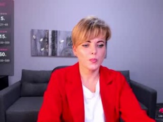 julia_wilsons milf cam girl seductress showing off her immaculate, sexy feet live on cam