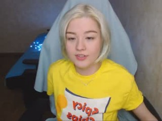 lazynut young girl who like to show live sex via webcam