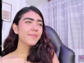 jessica_torres teen doing it solo, pleasuring her little pussy live on webcam