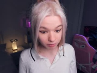 winky_pink shy teen doing naughty things on a live sex camera