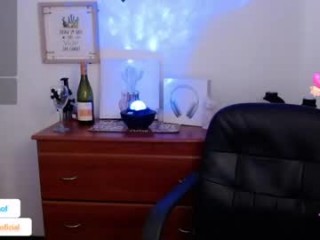 lia_smith87 with the ability to squirt in front of an audience live