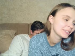 eva_calvin young cam girl couple doing everything you ask them in a sex chat 