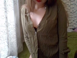 lovenikol young girl who like to show live sex via webcam