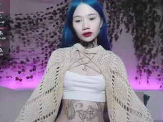 le_chan doing it solo, pleasuring her little pussy live on webcam