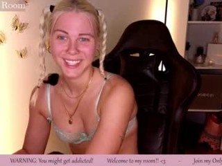 susyjo bisexual young cam girl fucking boys and girls live on sex camera
