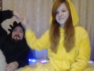 faradiskriss young cam girl couple doing everything you ask them in a sex chat 