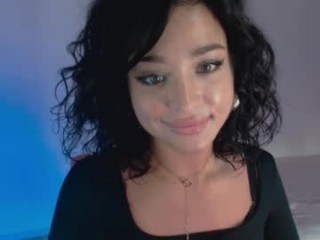 cutie_mira7 show live sex via webcam