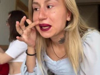 sextownsix teen doing it solo, pleasuring her little pussy live on webcam