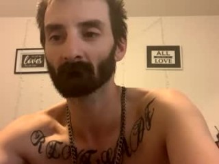 420dirtybirdies with a nice face doing naughty things live on camera