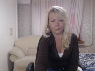 xmargosweetx blonde mature cam girl and her wet little pussy, live on webcam