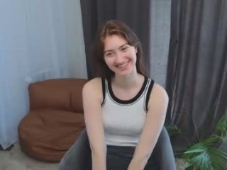 florencedrye teen doing it solo, pleasuring her little pussy live on webcam