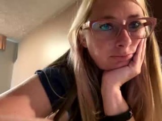 jamielea87 with hot panty teasing her pussy live on cam