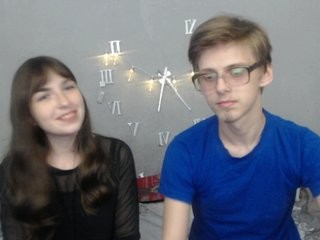 yanniwild young cam girl couple doing everything you ask them in a sex chat 