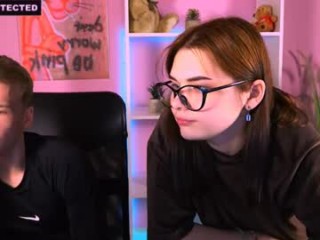 mory_arti young cam girl couple doing everything you ask them in a sex chat 