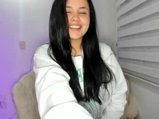 anniie_0 who loves to ride massive cocks on sex cam