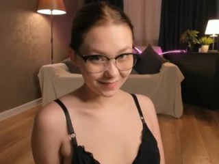 huzzle_duzzle fresh, new teen hottie seducing live on sex webcam