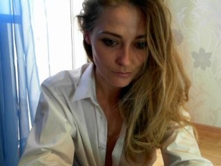 -juliaspace- blonde and her wet little pussy, live on webcam