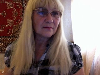 kleopatra675 blonde mature cam girl and her wet little pussy, live on webcam