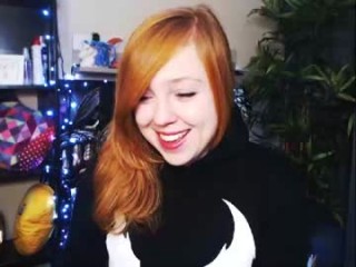 alma_xo redhead being naughty and seductive on a live webcam