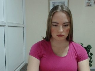 starrss blonde and her wet little pussy, live on webcam