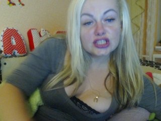 melek-7250 blonde and her wet little pussy, live on webcam