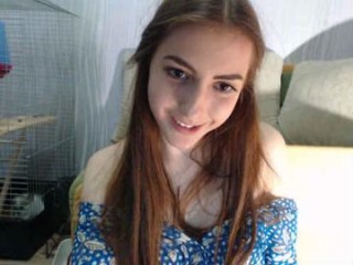 marvellie teen doing it solo, pleasuring her little pussy live on webcam