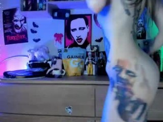 kuromiracer tattoo-covered vixen seducing you on sex cam