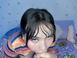 lilly_kinky talented young cam girl who loves deepthroating live on camera