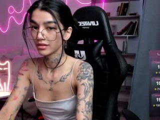 vinkitinkii doing it solo, pleasuring her little pussy live on webcam