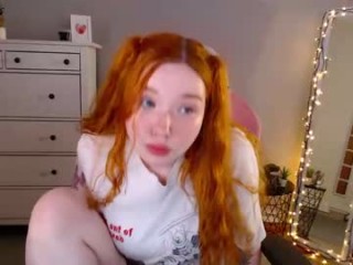 lindsey_wixson redhead being naughty and seductive on a live webcam
