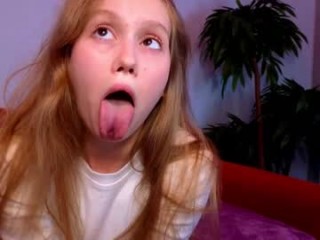 lizzy_cutie young cam girl slut that gives the sloppiest blowjobs live on sex cam