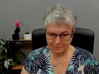 iris_xdesire English mature cam girl enjoys masturbating for you, live on a webcam