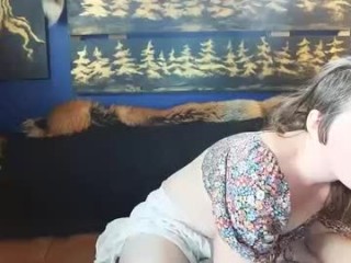 theravensnow doing it solo, pleasuring her little pussy live on webcam