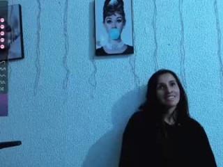 leila_petitee young cam girl fucking action broadcasted live on sex camera
