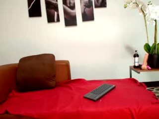 zeus_millers young cam girl couple doing everything you ask them in a sex chat 