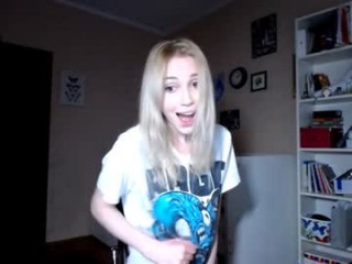 merrilyn sexy teen with small tits doing it all on live sex cam 