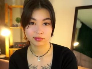 _kim_su_hen_ teen cam girl broadcasts live sex via webcam