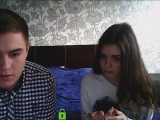 freelove__ young cam girl couple doing everything you ask them in a sex chat 