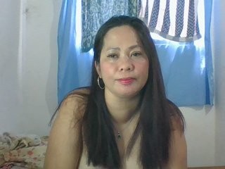 jelyn87 redhead mature cam girl being naughty and seductive on a live webcam