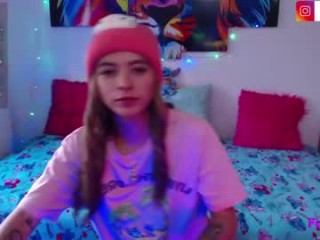 lilii_smith bisexual young cam girl fucking boys and girls live on sex camera