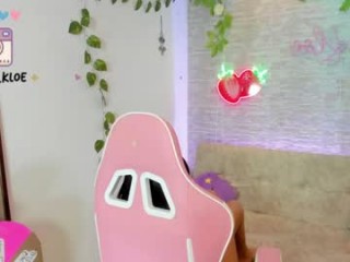 kloeking_ teen slut that gives the sloppiest blowjobs live on sex cam
