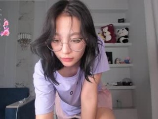 sua_hong with a nice face doing naughty things live on camera