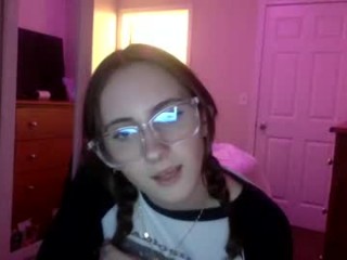 gonnanuut teen slut that gives the sloppiest blowjobs live on sex cam