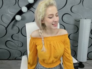 skye_princess_new BBW teen teasing her pussy live on sex cam